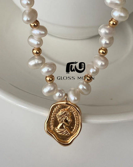 Gloss Moon Fresh Fashion Pearl Stone-Shaped Pearl Chain Queen Tag Necklace High-End Design Feminine Temperament