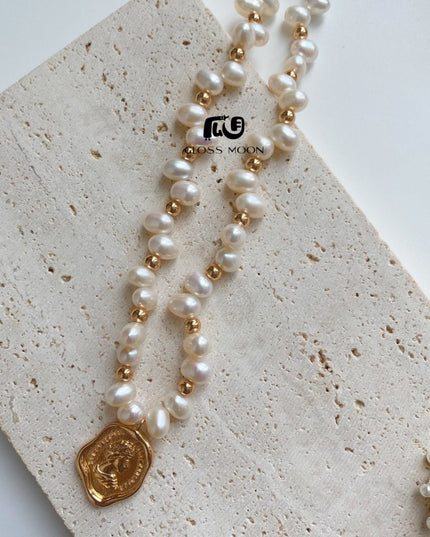 Gloss Moon Fresh Fashion Pearl Stone-Shaped Pearl Chain Queen Tag Necklace High-End Design Feminine Temperament