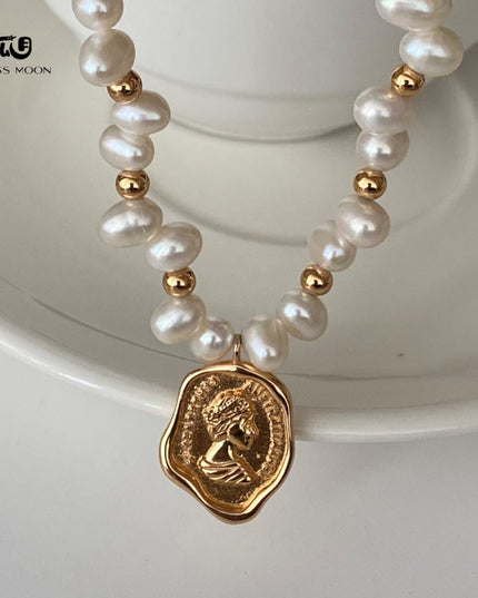 Gloss Moon Fresh Fashion Pearl Stone-Shaped Pearl Chain Body Queen Tag Necklace High-End Design Feminine Temperament