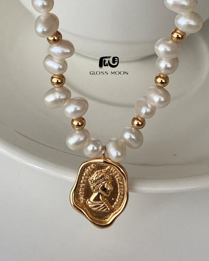 Gloss Moon Fresh Fashion Pearl Stone-Shaped Pearl Chain Queen Tag Necklace High-End Design Feminine Temperament